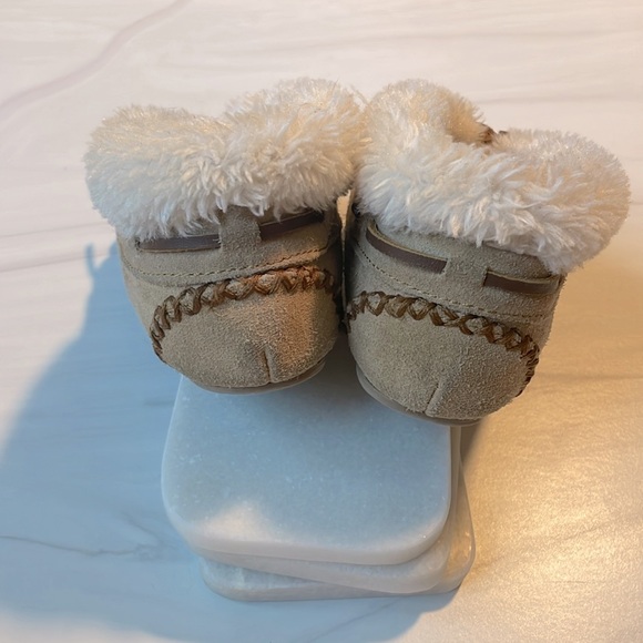 Minnetonka Charley Slippers Kids Size 2 - Picture 3 of 6